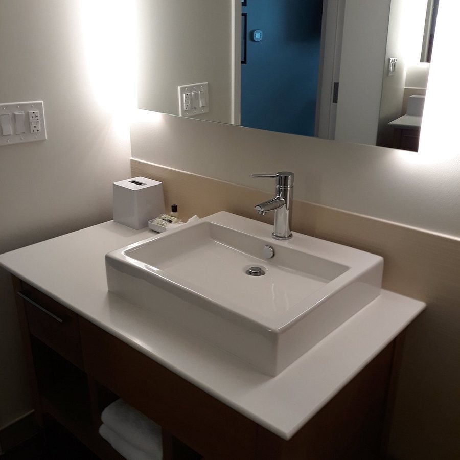 Element Tampa Midtown — Bathroom