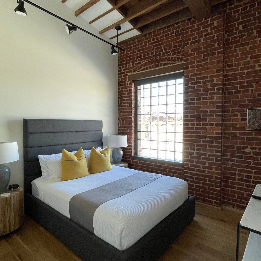 Elevation Lofts Hotel — Guest room