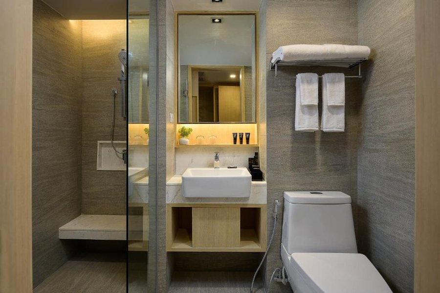 Eleven Hotel Bangkok Sukhumvit 11 — Bathroom