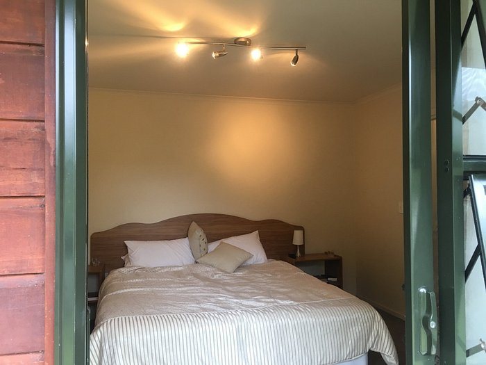 Eleven Owen River Lodge — Guest room