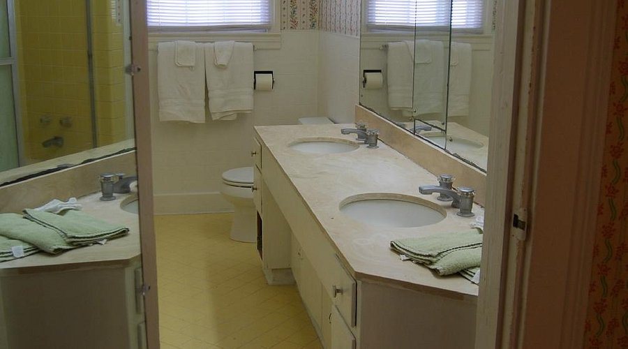 Elgin Plantation Bed and Breakfast — Bathroom