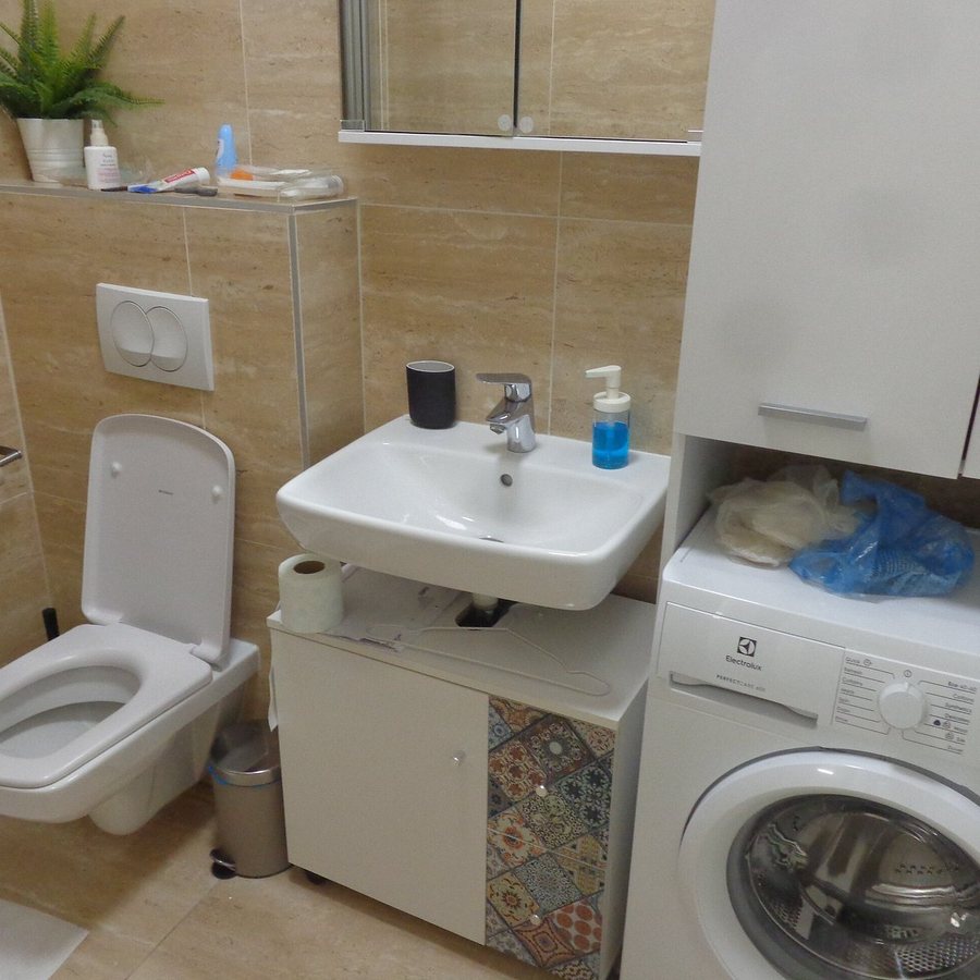 Elisabeth Downtown Apartments by UrbanRent — Bathroom