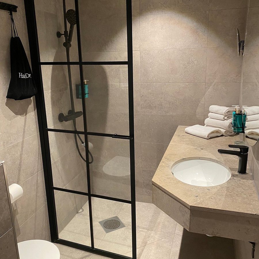 Elisefarm — Bathroom