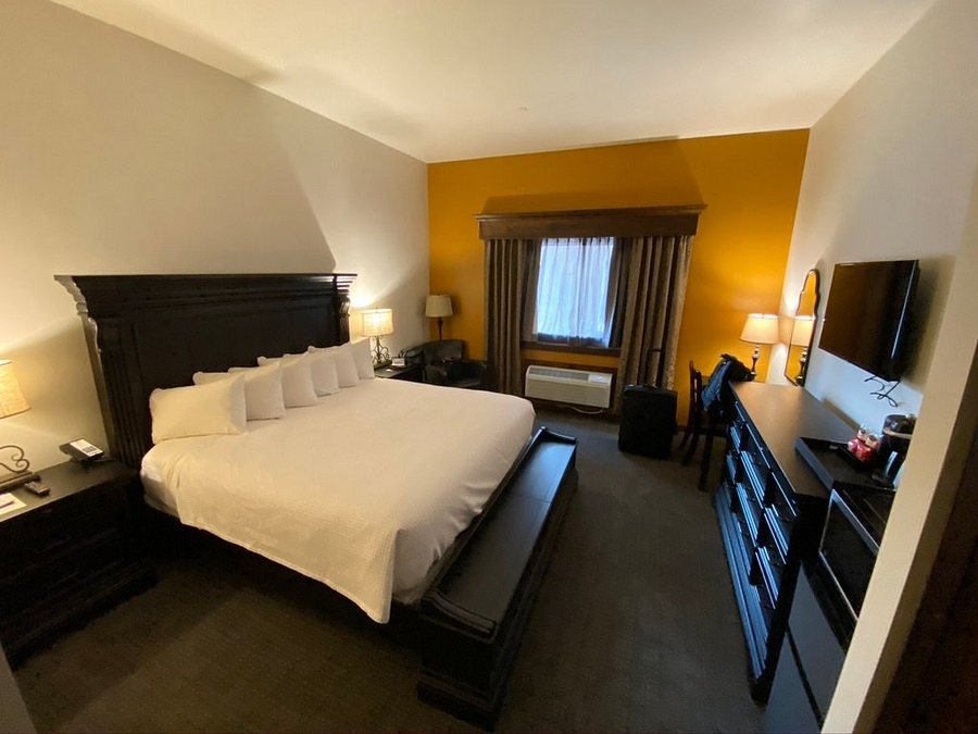 Elk Country Inn — Guest room