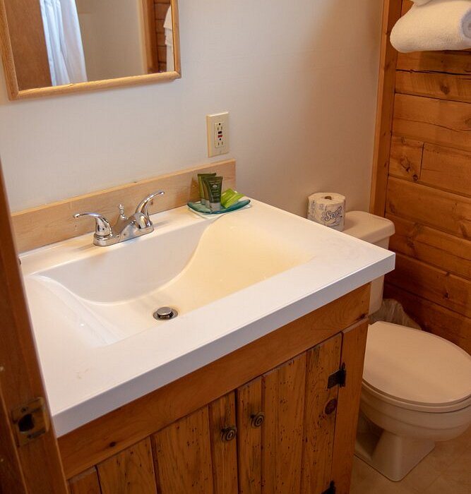 Elk Horn Lodge LLC Motel and Cabins — Bathroom