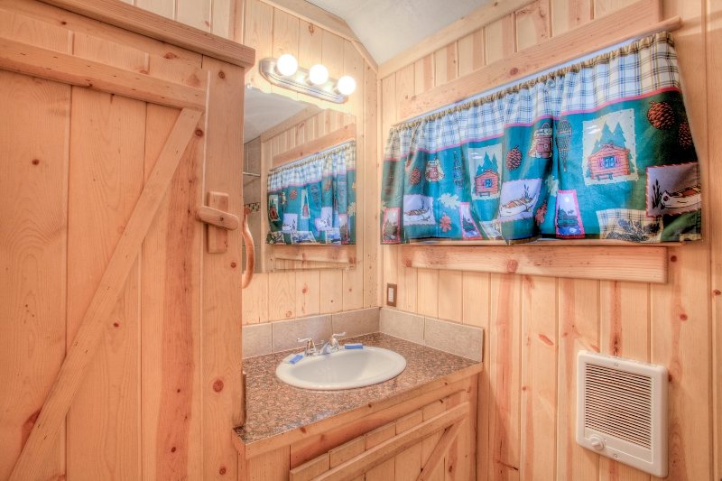 Elk Lake Resort and Marina — Bathroom