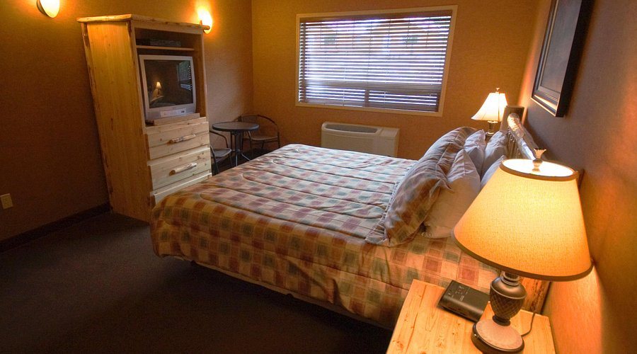 Elk Lake Resort — Guest room