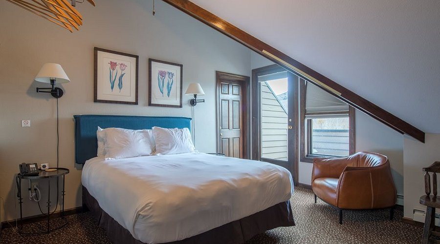 Elk Mountain Lodge — Guest room