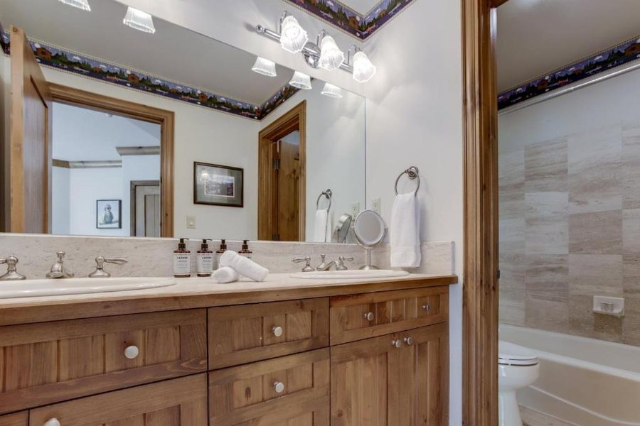 Elkhorn Ranch — Bathroom