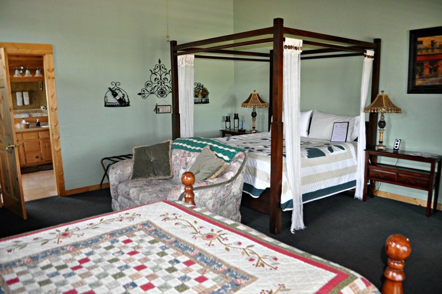 Elkwood Manor Bed Breakfast — Guest room