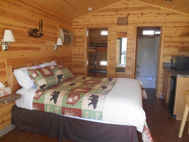 Ellensburg KOA — Guest room