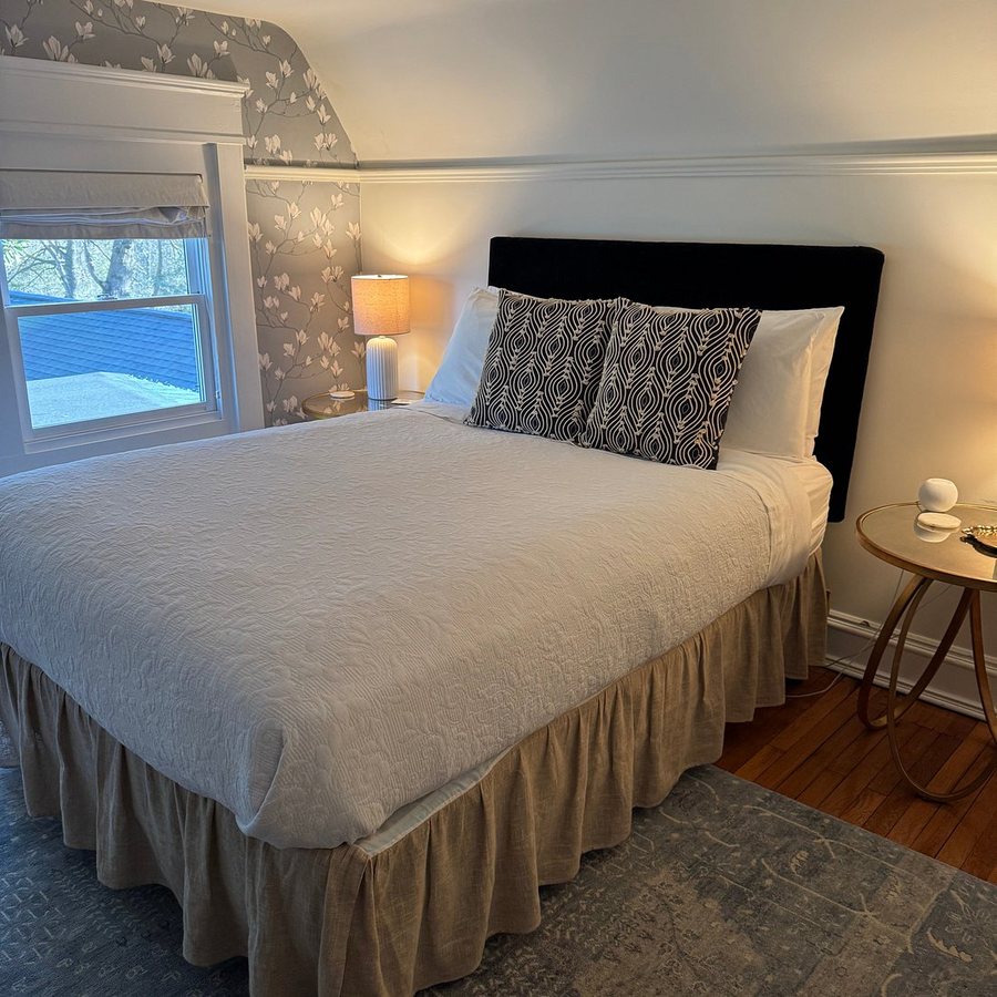 Ellijay River House Bed Breakfast — Guest room