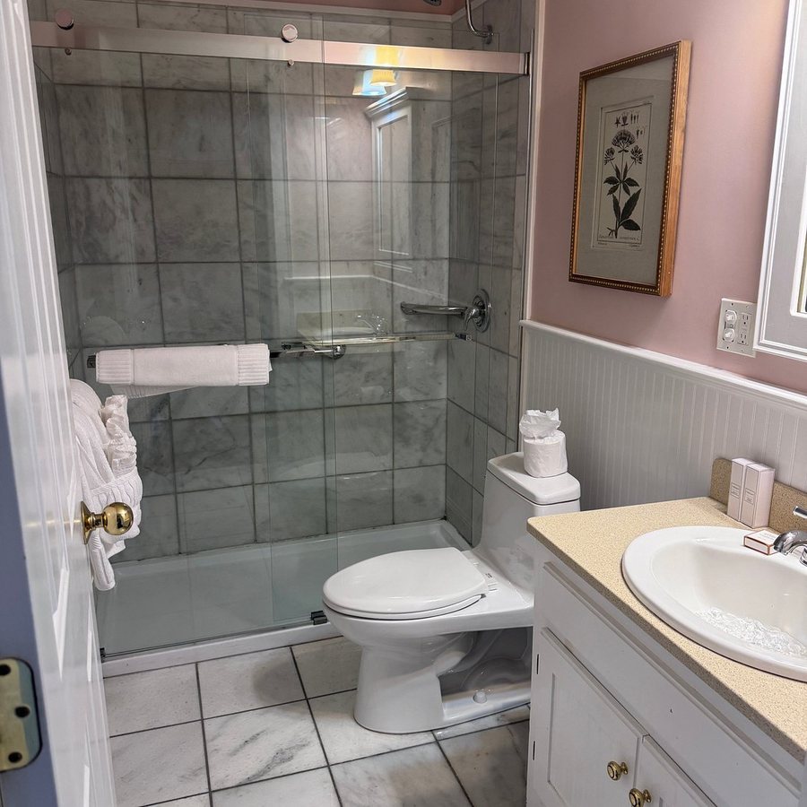 Elms Of Camden Camden Maine — Bathroom