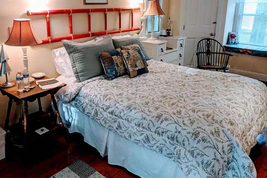 Elms Of Camden Camden Maine — Guest room