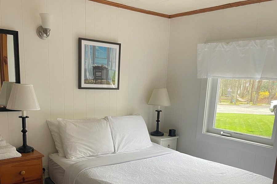 Elmwood Motor Court — Guest room