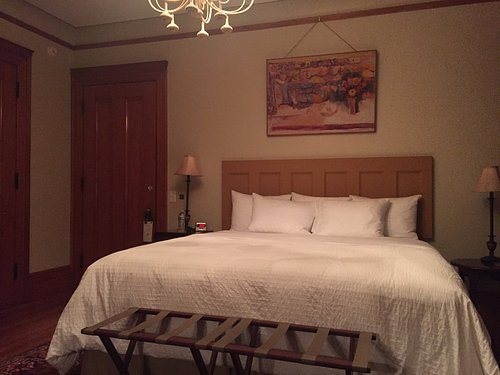 Elmwood Village Inn — Guest room
