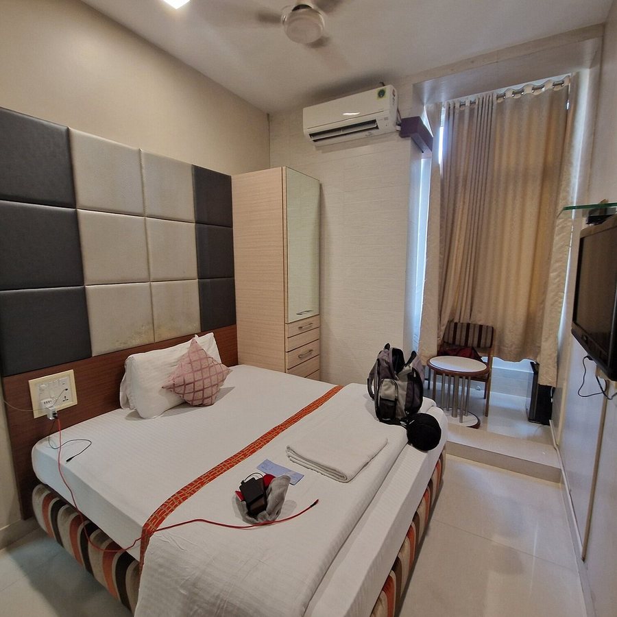 Elphinstone Hotel — Guest room