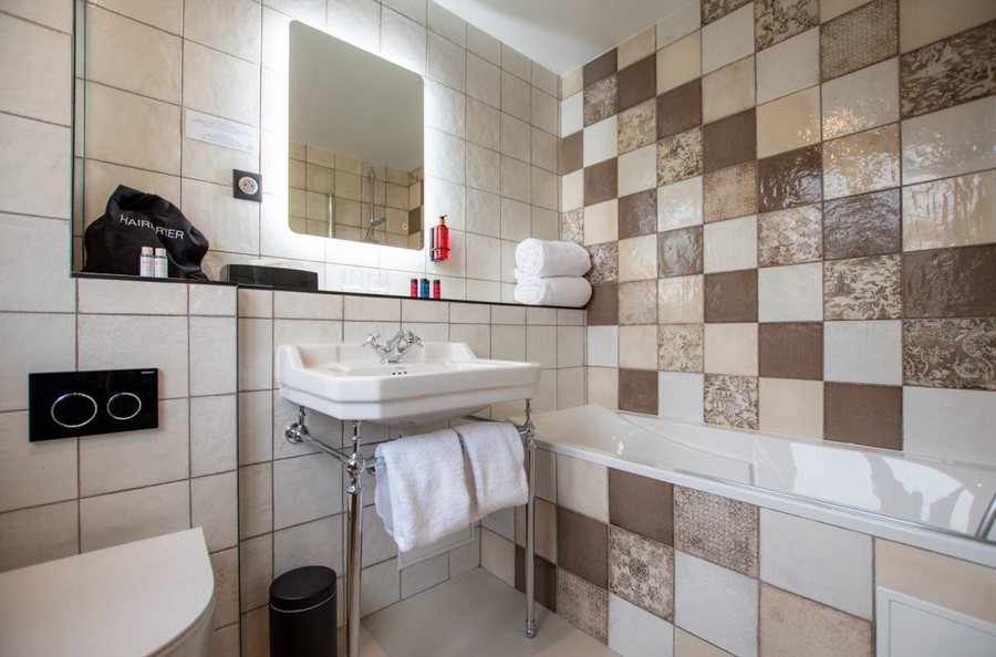 ELSA Hotel Paris — Bathroom