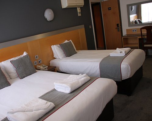 Elysee Hyde Park — Guest room