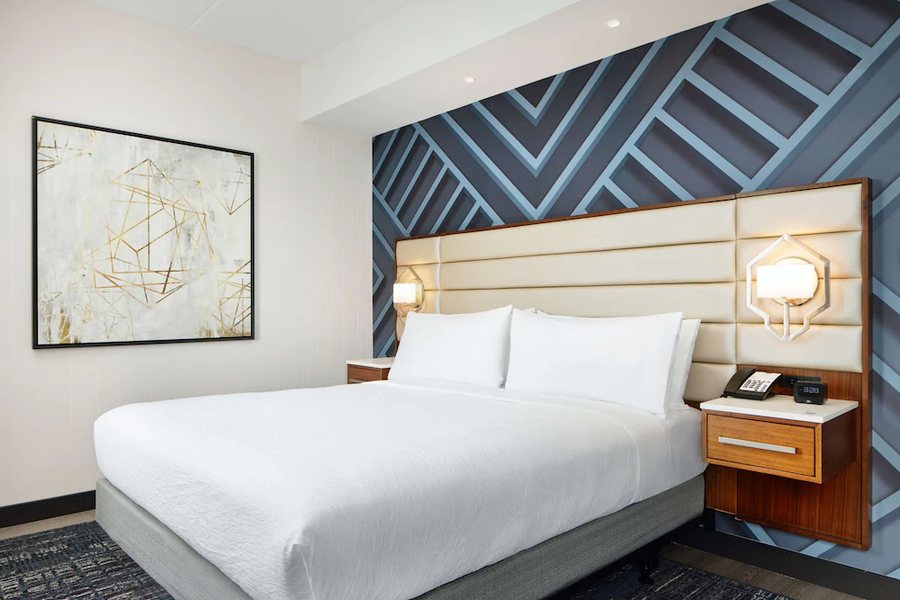 Embassy Suites by Hilton Atlanta Airport — Guest room