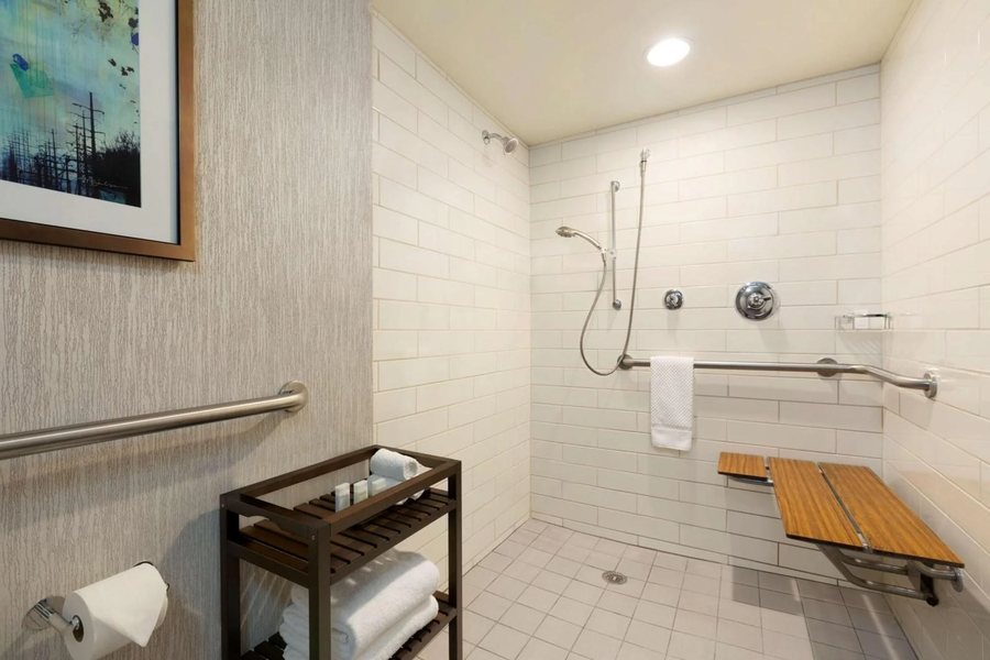 Embassy Suites by Hilton Atlanta at Centennial Olympic Park Atlanta Georgia — Bathroom