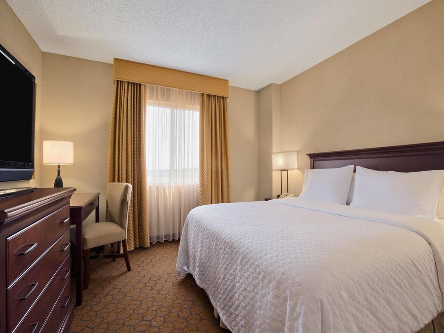 Embassy Suites by Hilton Austin Arboretum — Guest room