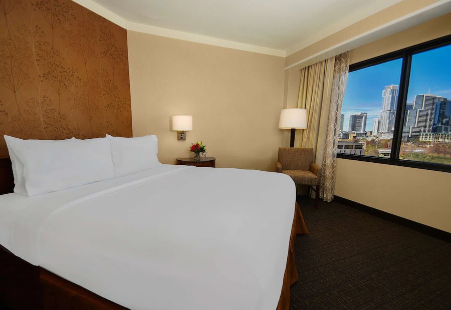 Embassy Suites by Hilton Austin Downtown South Congress — Guest room
