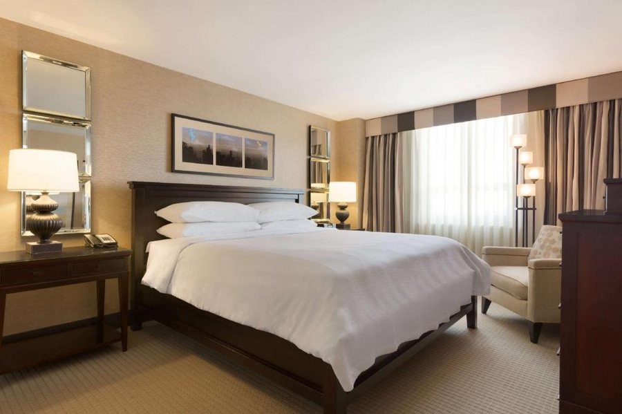Embassy Suites by Hilton Baltimore Inner Harbor — Guest room