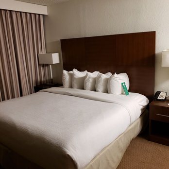 Embassy Suites by Hilton Baton Rouge — Guest room