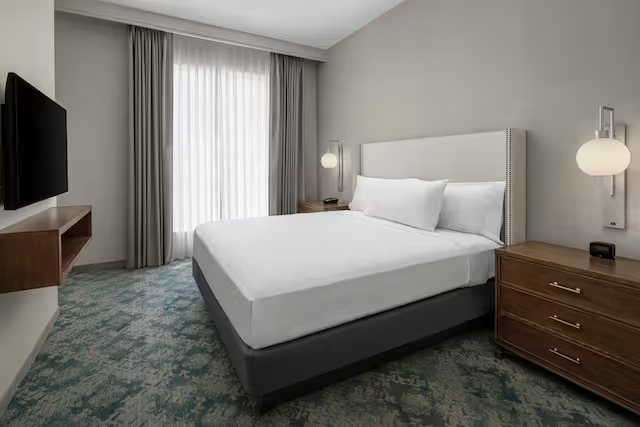 Embassy Suites by Hilton Charleston — Guest room