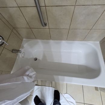 Embassy Suites by Hilton Charleston Historic District — Bathroom