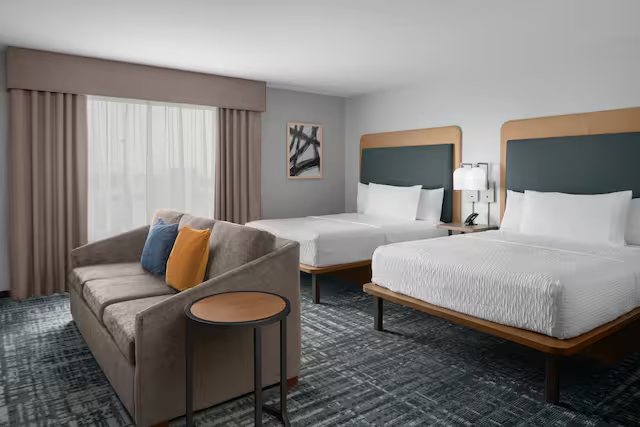 Embassy Suites by Hilton Charlotte NC Uptown — Guest room