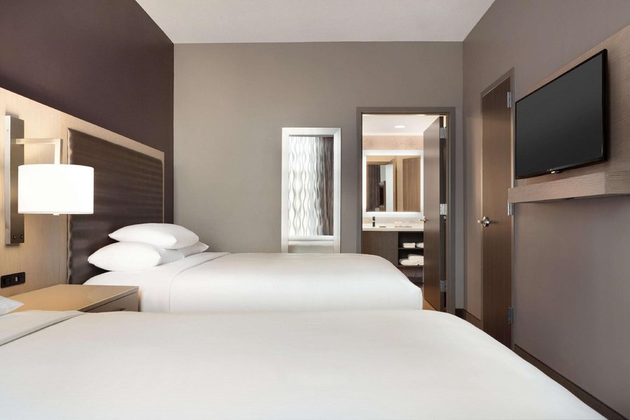 Embassy Suites by Hilton Charlotte Uptown — Guest room