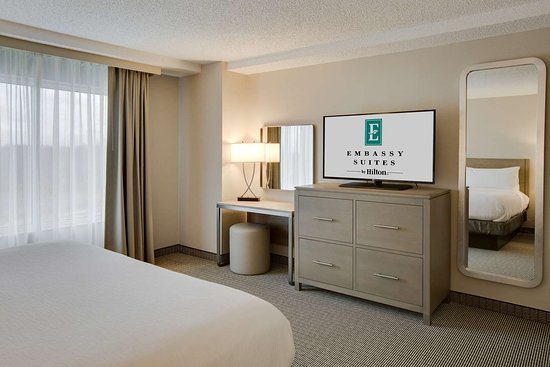 Embassy Suites By Hilton Cleveland Rockside — Guest room