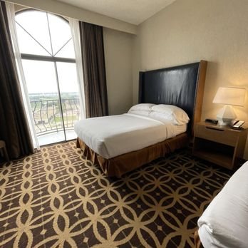 Embassy Suites by Hilton Dallas DFW Airport South — Guest room