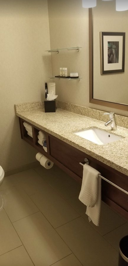 Embassy Suites By Hilton Denver Downtown Convention Center Denver Colorado — Bathroom