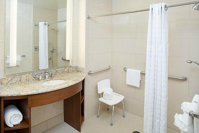 Embassy Suites by Hilton Destin Miramar Beach — Bathroom