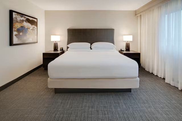 Embassy Suites by Hilton Detroit Livonia Novi — Guest room