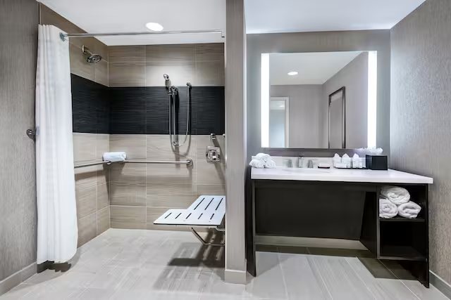Embassy Suites By Hilton Houston West Katy — Bathroom