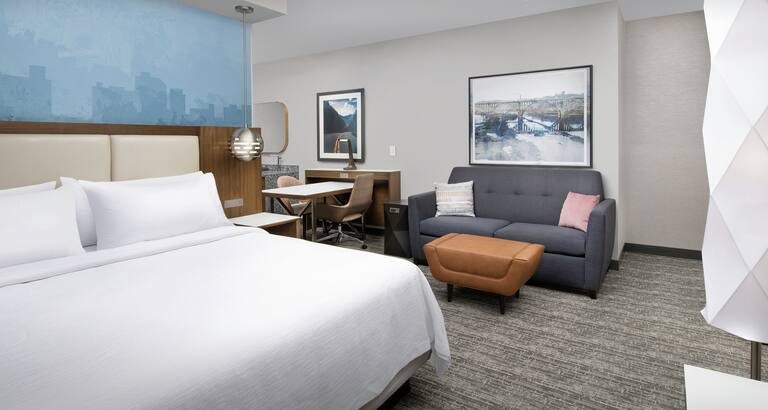 Embassy Suites By Hilton Knoxville Downtown — Guest room