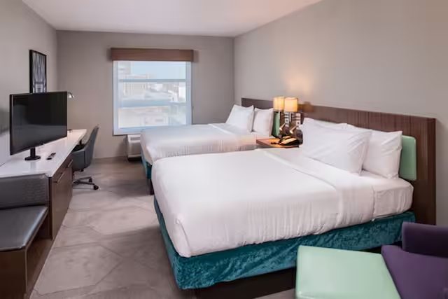 Embassy Suites by Hilton Little Rock — Guest room
