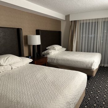 Embassy Suites by Hilton Los Angeles International Airport South — Guest room