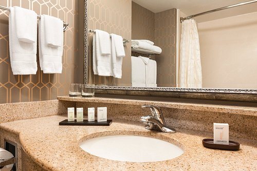 Embassy Suites By Hilton Louisville East — Bathroom