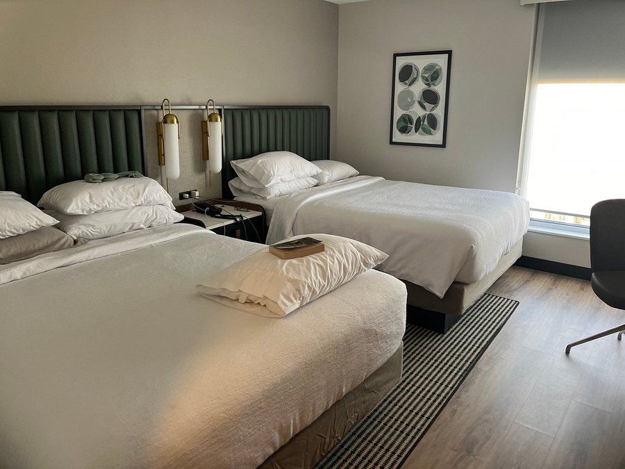 Embassy Suites By Hilton Madison Downtown — Guest room
