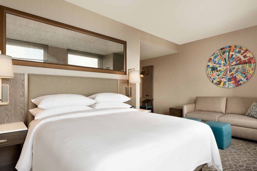 Embassy Suites by Hilton Minneapolis Downtown — Guest room
