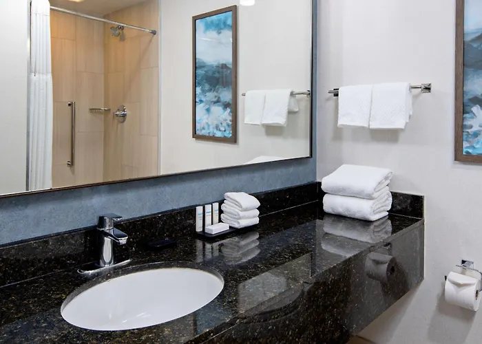 Embassy Suites by Hilton Monterey Bay Seaside — Bathroom