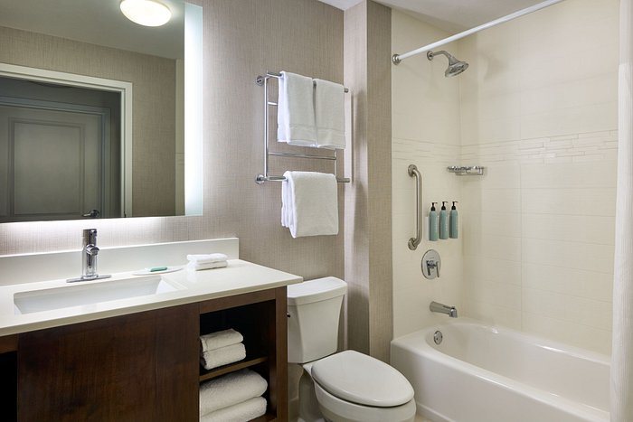 Embassy Suites By Hilton Nashville Se Murfreesboro Murfreesboro Tennessee — Bathroom