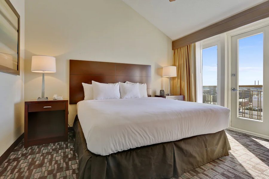 Embassy Suites by Hilton New Orleans — Guest room