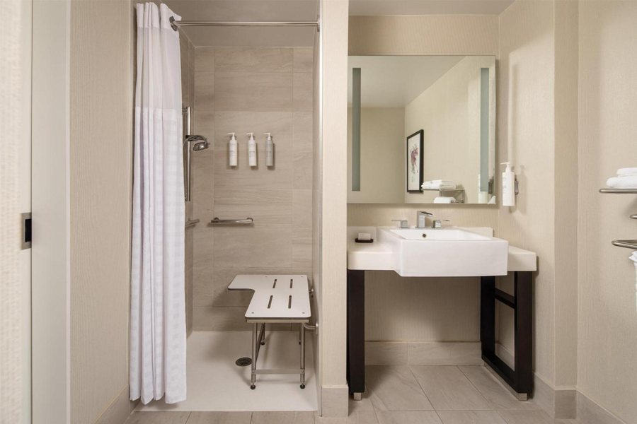 Embassy Suites By Hilton New York Manhattan Times Square New York City New York — Bathroom