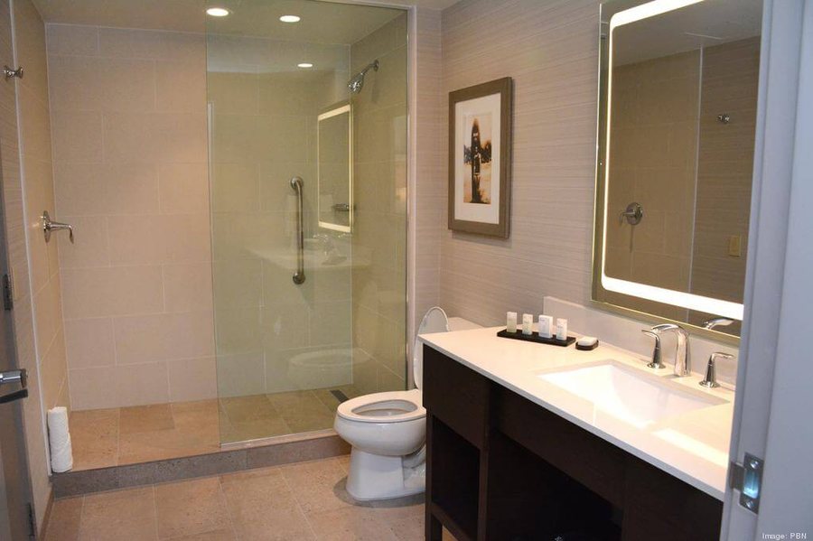 Embassy Suites By Hilton Oahu Kapolei — Bathroom